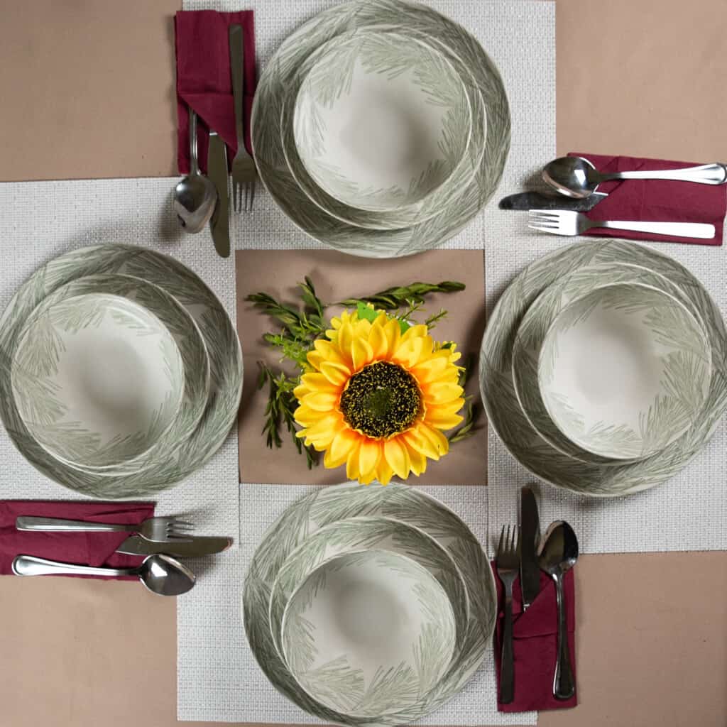 Tafelservice für 4 Personen, 12-teilig, mit Schale, rund, glänzendes Elfenbein, verziert mit tropengrüner Spirale