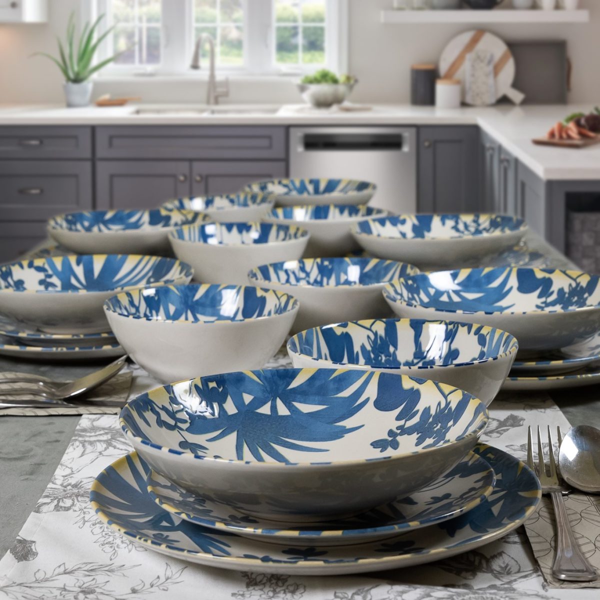 Küchenset, Cesiro, für 6 Personen, 73-teilig, elfenbeinweiß mit blauen Blättern