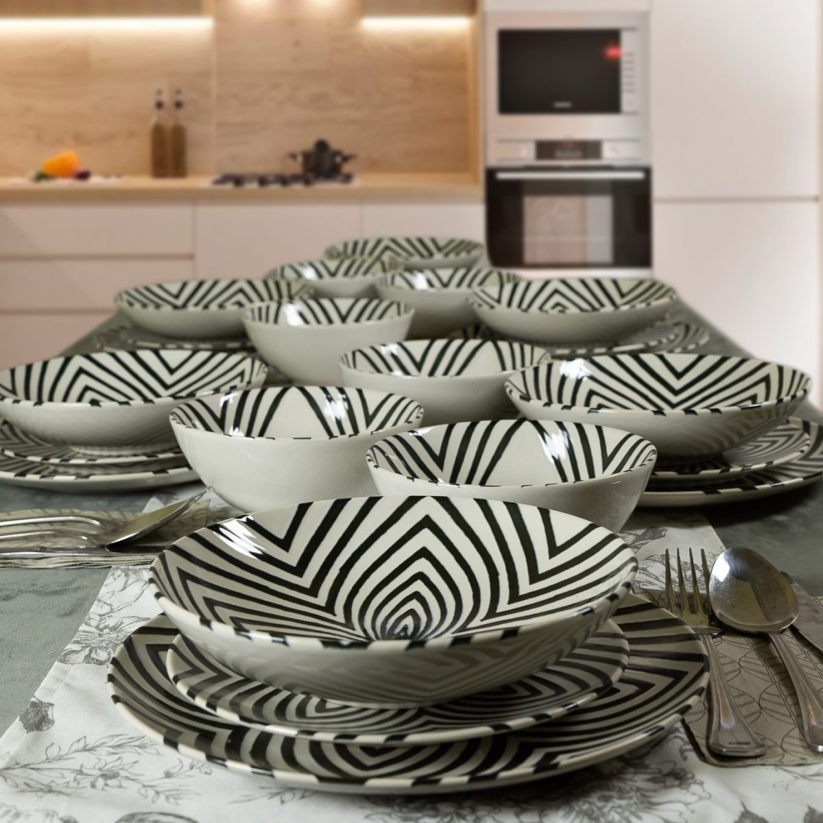 Küchenset, Cesiro, für 6 Personen, 73-teilig, Elfenbeinweiß mit schwarzen Linien